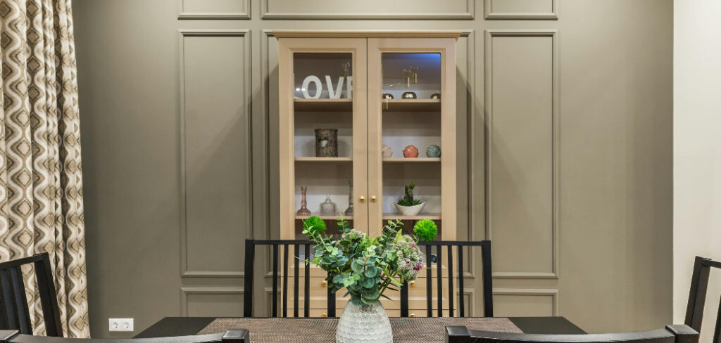 How to Decorate Glass Cabinets in Living Room